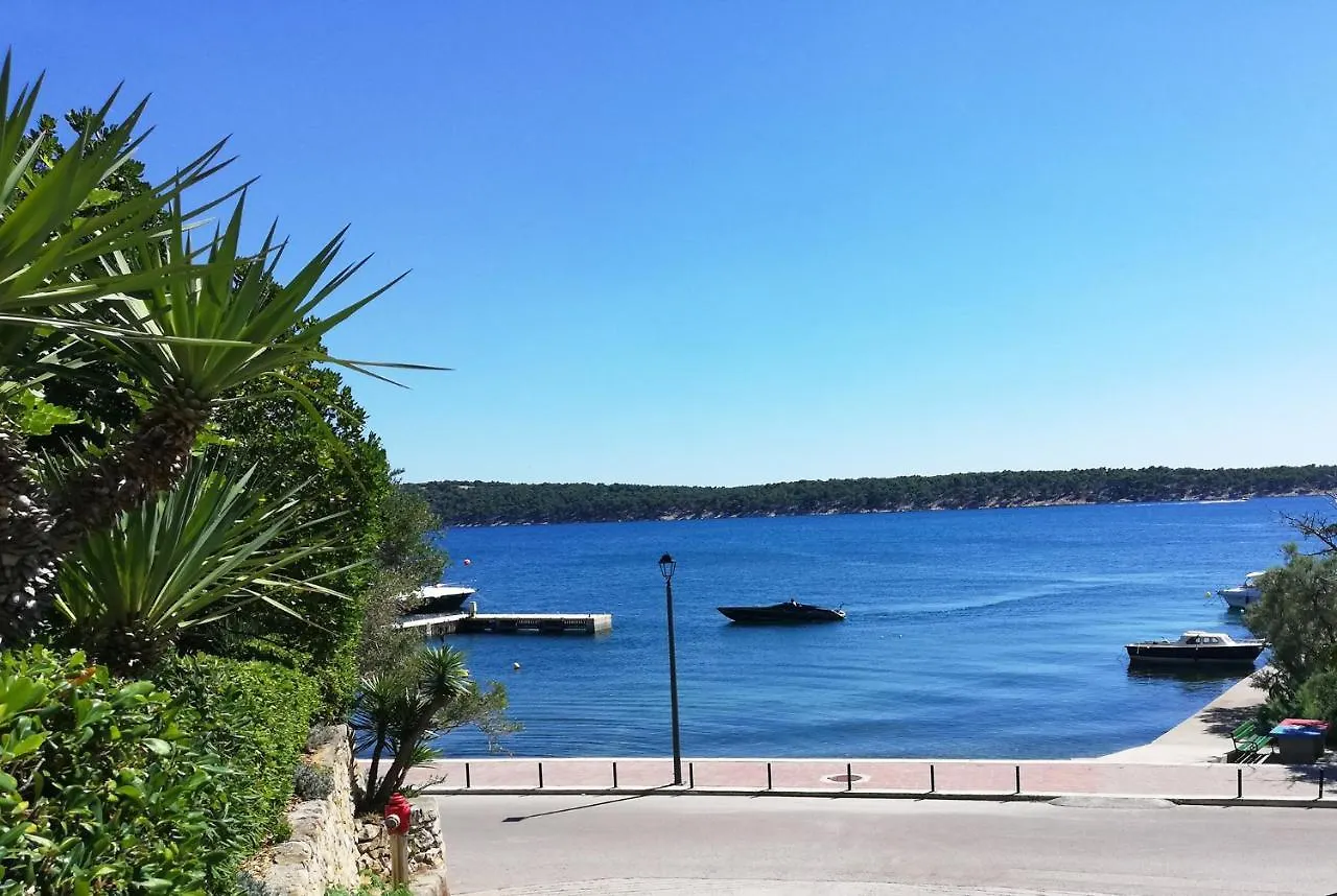 Rab Pandelo Apartmani Banjol