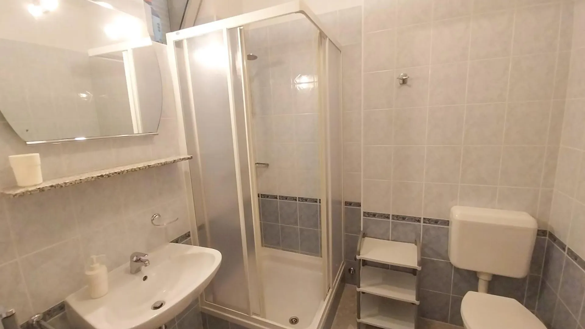 Rab Pandelo Apartmani Banjol 0*,