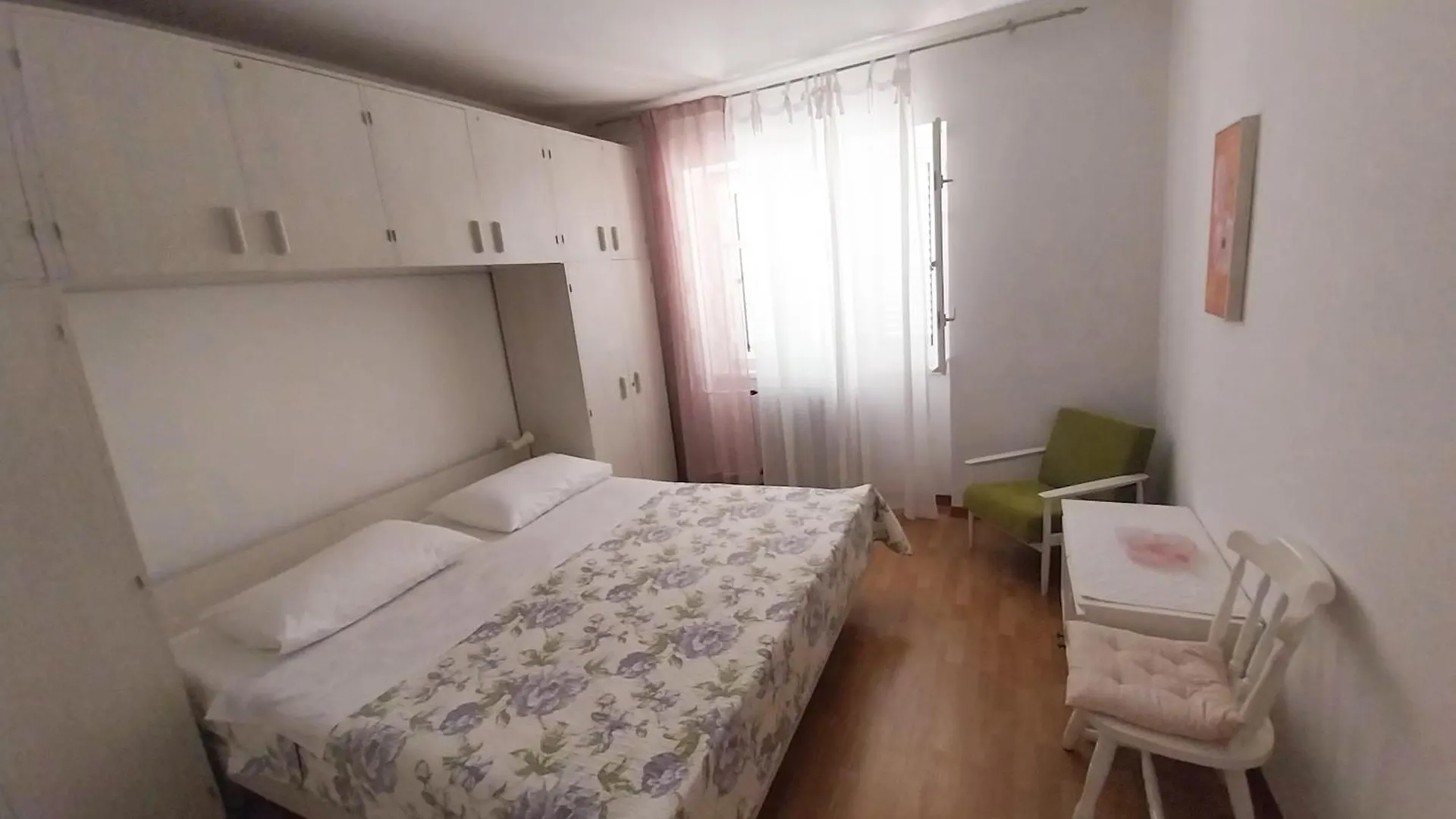Rab Pandelo Apartmani Banjol 0*,  Croatia